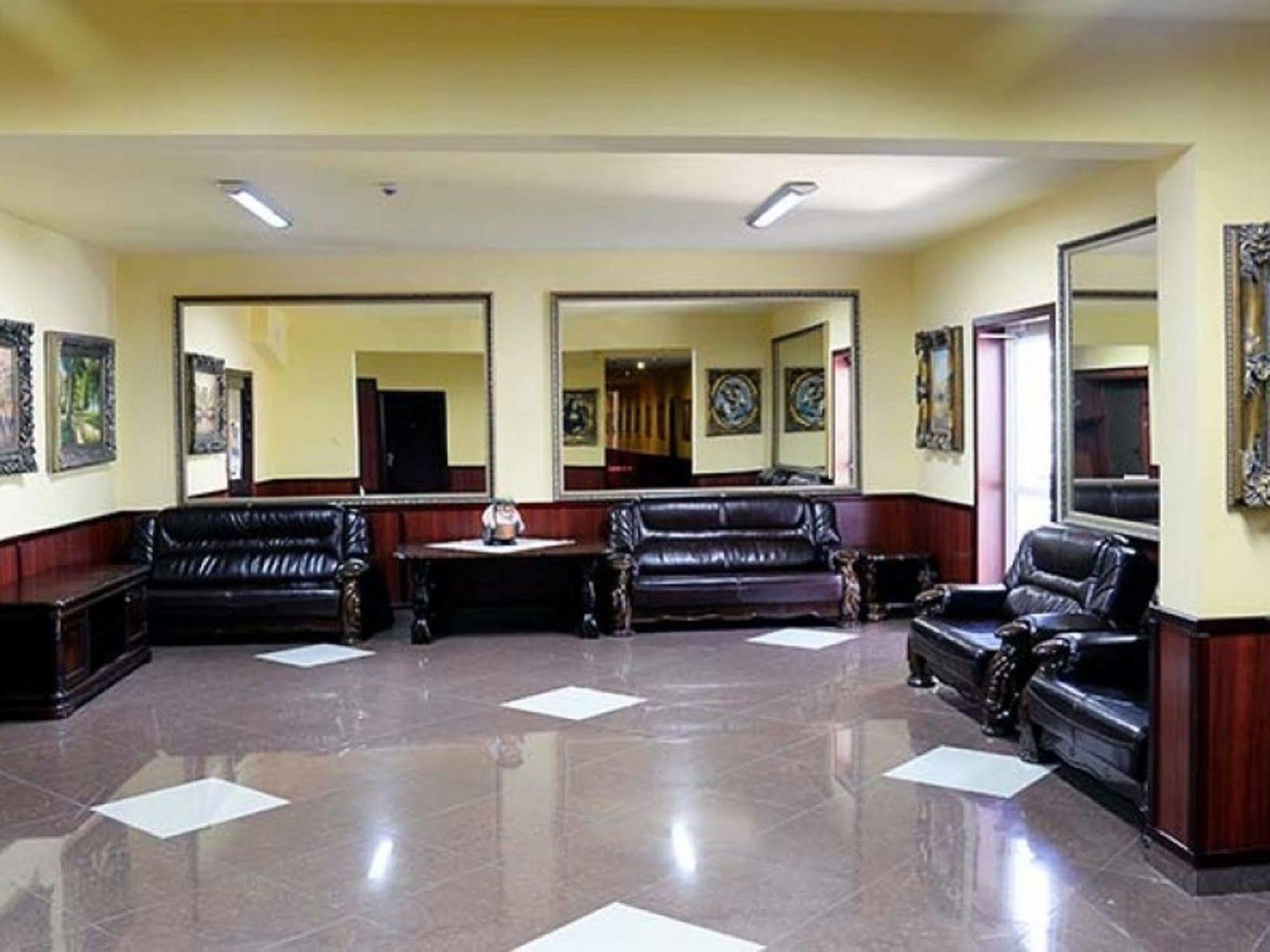 Hotel Dobosz Police Exterior photo