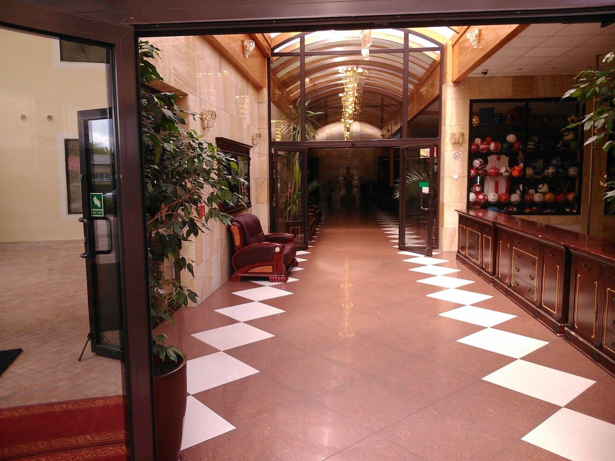 Hotel Dobosz Police Exterior photo