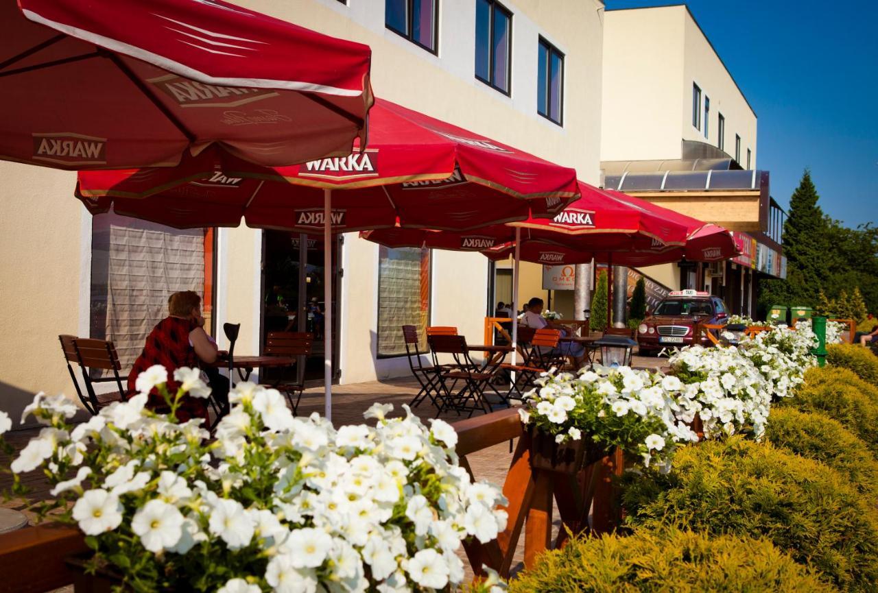 Hotel Dobosz Police Exterior photo